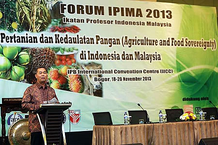 Indonesia’s Vice Minister for Education and Culture, Dr. Kasim opens IPIMA 2013. Photo courtesy of www.majlisprofesor.gov.my 