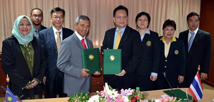 UPM Vice Chancellor  Prof. Dato Dr. Mohd. Fauzi Hj. Ramlan (fourth from left) and Kasetsart University Vice President  Associate Professor Dr. Bordin Rassameethes (fifth from left) with representatives from both universities during the signing of the MOA (Photo courtesy of UPM School of Graduate Studies)